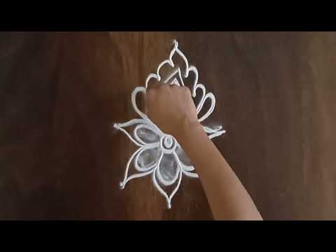 Very easy flower rangoli/ freehand rangoli/दररोज काढण्यासाठी सोपी रांगोळी/ easy quick flower rangoli