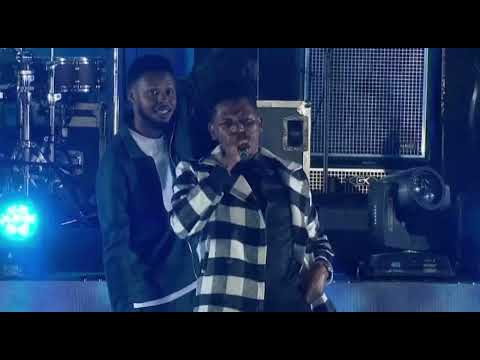 MOSES BLISS ON FIRE AT THE EXPERIENCE 17 (FULL VIDEO) singing Daddy Wey Dey Pamper & other songs.