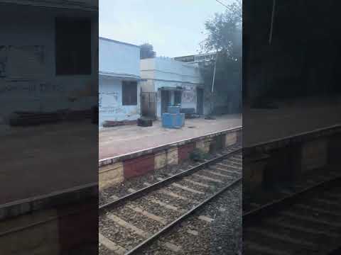 SMVT Bengaluru - Tatanagar Express crossing Gudiyatham #indianrailways #trainlover #India