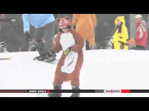 Ski slope opens at base of Mount Fuji