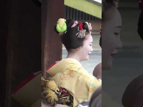 Japanese maiko bean-throwing.