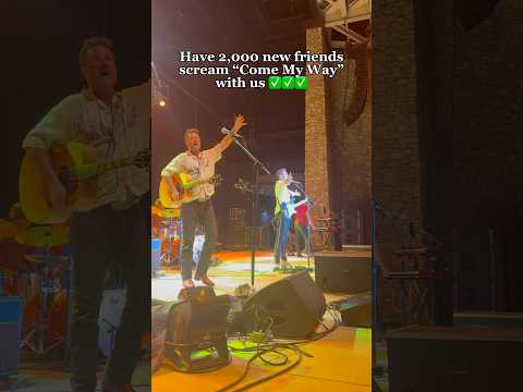 Singing Come My Way” with 2,000 new friends ✅ #crowd #audienceengagement #concertfootage #concerts