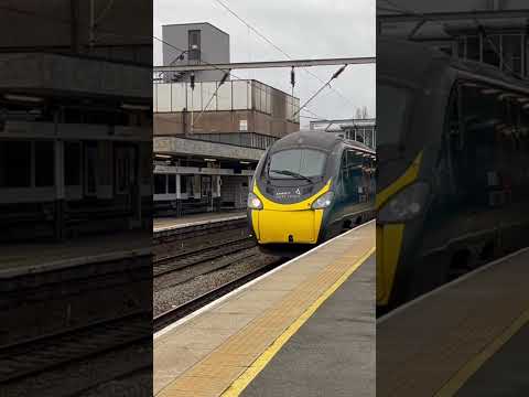 390137 arriving into Wolverhampton heading to London Euston ￼