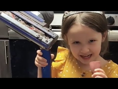 Parents are lying to their 4 years old Daughter (goes wrong) 🤣