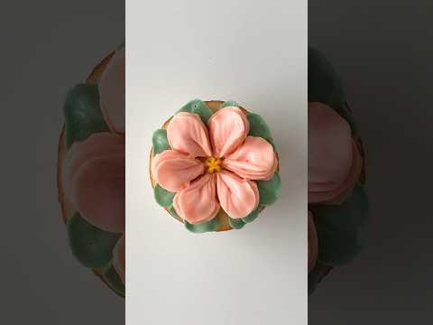 Quick tip for piping buttercream flowers