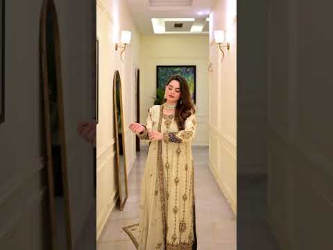 Hania Aamir setting dance floor on fire at Mehndi function of Yashma Gill's sister Arooba 💃 #fashion