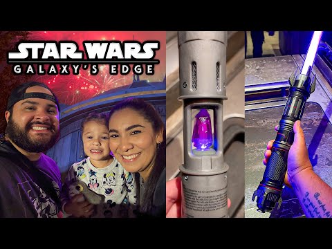 ⚡️ BUILDING LIGHTSABERS AT DISNEYLAND FOR THE FIRST TIME! | Savi’s Workshop 2024 | Dok Ondar's Shop