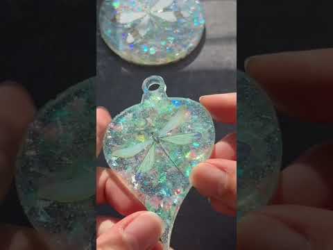 Easy Christmas Resin Ornaments! ❄️❄️❄️. Full tutorial on my channel!