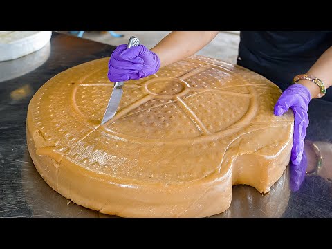 Handmade Giant Radish Cake (Turnip Cake) / 柴燒蘿蔔糕, 肉燥菜頭粿 - Taiwan street food