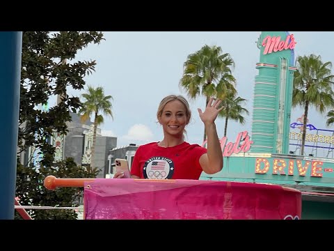 @Olympics Silver Medal Winner in Gymnastics  @MyKaylaSkinnerOfficial in Universal Studios Superstar Parade