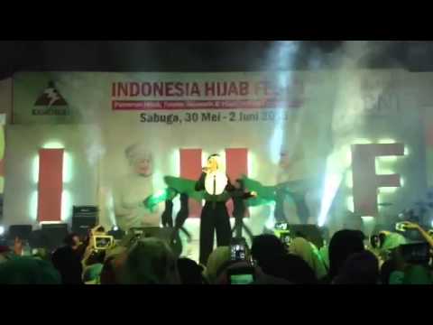 310513 Dewi Sandra STOP on Indonesia Hijab Festival