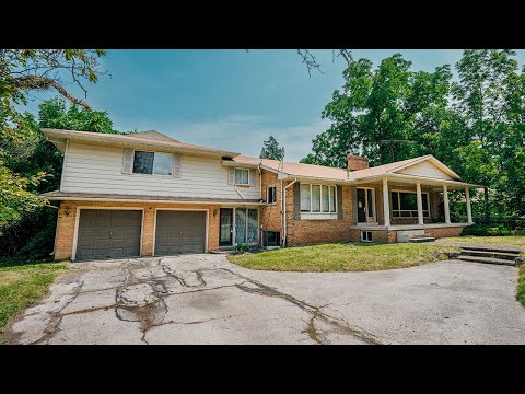 Businessman's Strange ABANDONED 1970's Home l I CAN'T BELIEVE WHAT'S IN THE CLOSET!