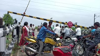 Struggling LC Gate Non Stop Siren ! Waiting People at Level Crossing