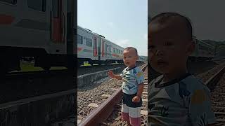 #keretaapi #kereta #keretaapituttuttut #tayo #dinasaurus #railfans #railfansindonesia #kutojaya