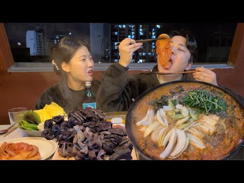 [집 테라스 먹방] 순대 내장 부속 전골에 소주 한잔 먹방 | Pork intestine, Sundae Mukbang, Soju mukbang