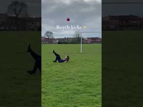 They’re so fun but hard to do😭 #bicyclekick #bicyclekicks #grass #overheadkick #overheadkicks #jump