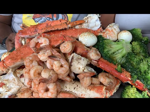 Seafood boil Live | King Crab Legs | Youtubers Mukbang | Southern Smoke Boss