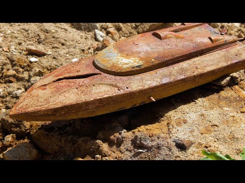 Full restoration of heavily fragmented high-speed racing boat