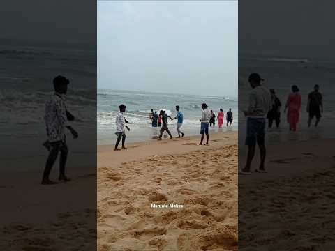 கடல் நீர் ஏன் நீலமா இருக்கு தெரியுமா? 😁😂😍 #Shorts  #beach #seawater #blue