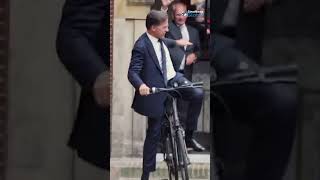 Outgoing #Netherlands PM Mark Rutte leaves office on a bicycle after 14 years in power | #shorts