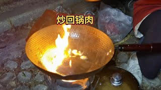 两夫妻骑三轮穷游广西，走路找充电桩充电，晚上露营地炒回锅肉吃