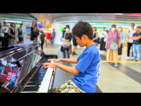 11-Year-Old Plays "A Cruel Angel's Thesis" (Animenz Arrangement) on Street Piano