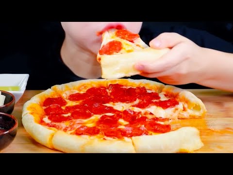 ASMR Cheese Pepperoni Pizza Eating Vlog, Mukbang 치즈 페퍼로니 피자 먹기 @MINEEEATS