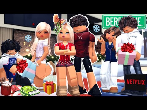 CHRISTMAS PAJAMA PARTY TRUTH OR DARE *VOICED* BERRY AVENUE