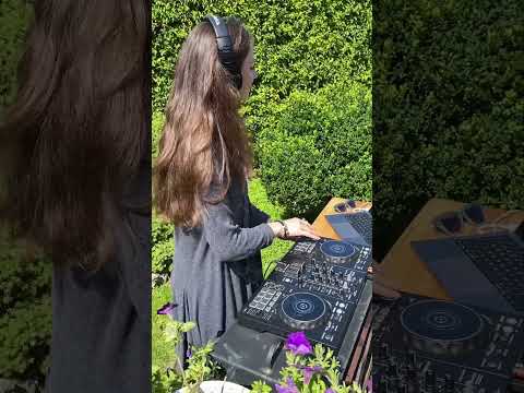 Groovy Deep House Music Mix - Peaceful Garden Chillout DJ Set