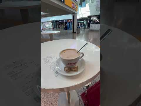 ng-iiba ang presyo #buhayabroad  #food #cappuccino #italy #shorts #theychannel #airport