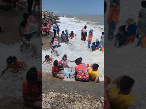 দীঘা সমুদ্র স্নানে ঢেউয়ের দারুণ মজা #waves #sea #beach #digha #shorts