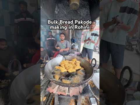 The Most Selling Bread Pakode in Rohini in Morning | Best Breakfast place in Delhi #shorts #delhi