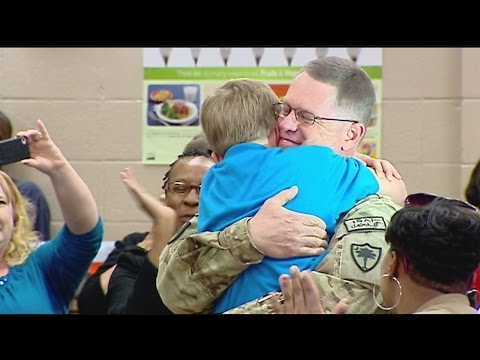 Soldiers Coming Home Surprise Compilation 25