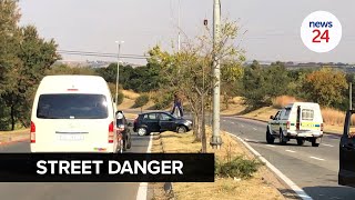 WATCH | Knife-wielding man shot after attacking cops, motorists on Joburg road