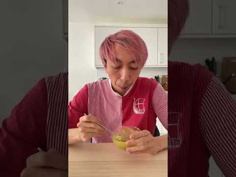 Thai guy try green thai chicken soup in #UK first time! #อาหาร #อาหารไทยในต่างแดน #scotland