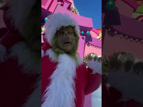 The Grinch Dissed Mickey #thegrinch #mickey #disneyland #orangecounty