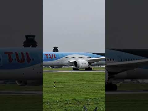 Boeing 787 Dreamliner TUI departure to Orlando USA.