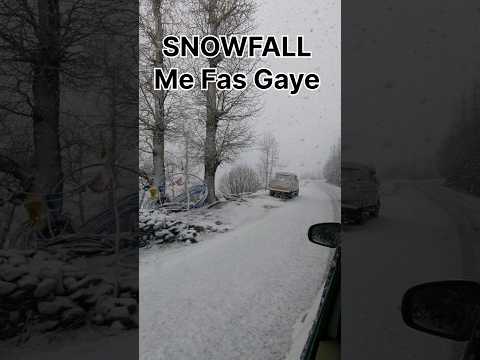 Snowfall Dekhne Gaye aur fas gaye 😯🌨️❄️ #snowfoll #ataltunnel #manali