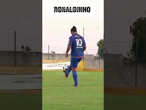 Ronaldinho King 👑 flick up skill || #ronaldinho #ronaldo #barzil  #Barcelona