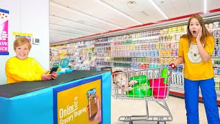 Avelina, Akim & Arthur buy healthy food at the Supermarket