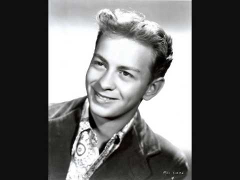 The Christmas Song (Chestnuts Roasting on an Open Fire) - Mel Torme