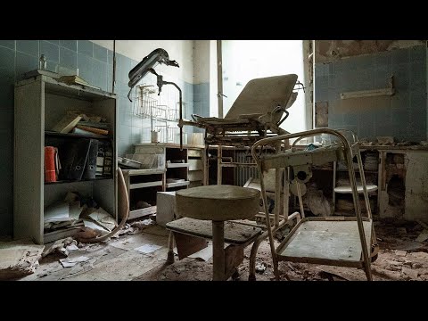 Exploring a Doctor's Abandoned House - Found Medical Rooms