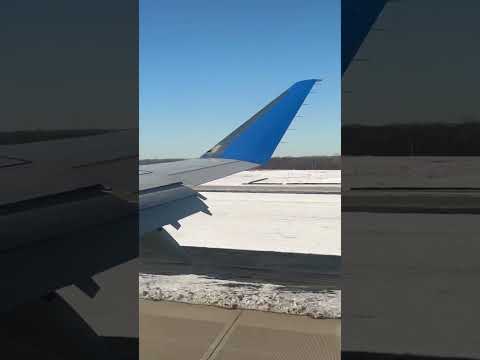 United E175 Snow landing at Tulsa! #shorts