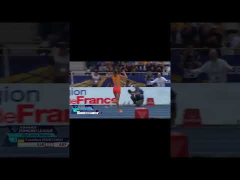 Yaroslava Mahuchikh WR 2,10 m