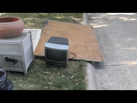 CRT tv curbside trash rescue and testing Toshiba MV13N2