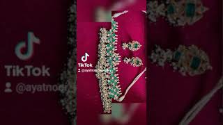 "Kundan Stone Anteek Mix Necklace: Ek Toote Aur Stylish Accessory"