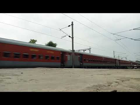 09484 BARAUNI-AHEMDABAD EXPRESS SKIPPING VIDISHA AT FULL SPEED #LOWANGLESHOT