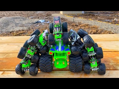 MONSTER JAM | SPIN MASTER | MAX-D vs RADICAL RESCUE | GRAVE DIGGER | HOT WHEELS | MONSTER TRUCKS