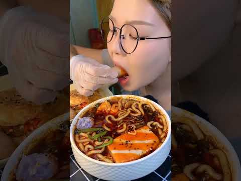 #food #foodiechallenge #mukbangers #mukbang #eatingsounds#yummy #mukbanging#mukbanglover #eatingshow