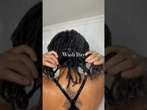 Wash Days can be so relaxing.. sometimes. 🧖🏽‍♀️💆🏽‍♀️#shortlocs #locjourney #locs#locgoals